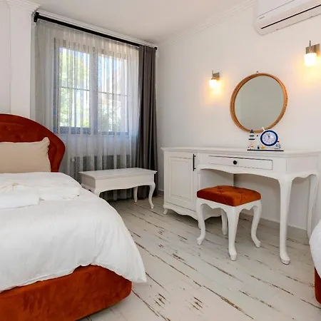 Villa Kaya Koey'de Oezel Havuzlu, 5 Yatak Odali Lueks Albera