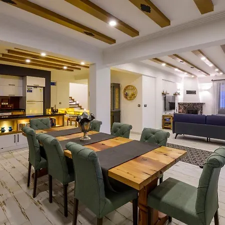 Villa Kaya Koey'de Oezel Havuzlu, 5 Yatak Odali Lueks Albera