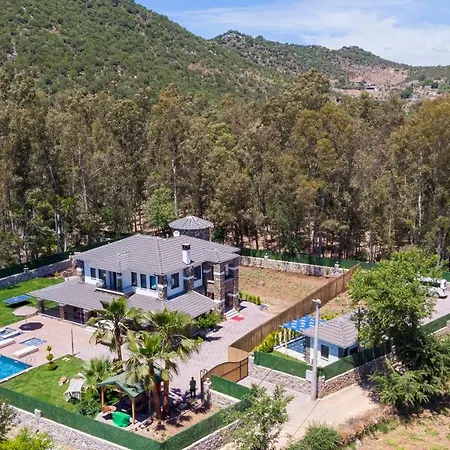 Villa Kaya Koey'de Oezel Havuzlu, 5 Yatak Odali Lueks Albera *