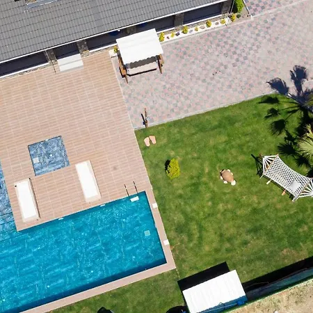 Kaya Koey'de Oezel Havuzlu, 5 Yatak Odali Lueks Albera Villa *