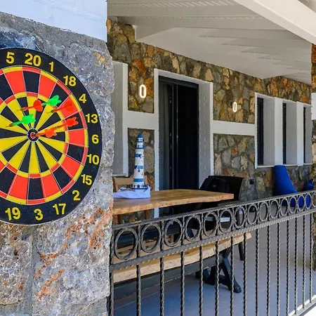 Villa Kaya Koey'de Oezel Havuzlu, 5 Yatak Odali Lueks Albera